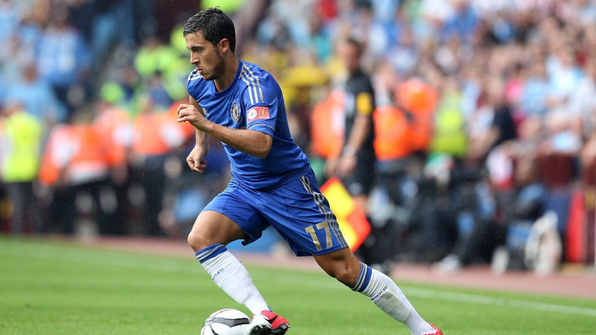 开云足球直播-赛道上的逆袭与新生，红牛二队的策略奏效与拉塞尔的超凡时刻